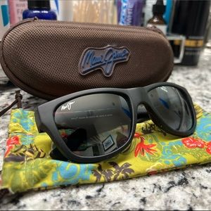 Mens Maui Jim’s sunglasses, with original cloth and clamshell case